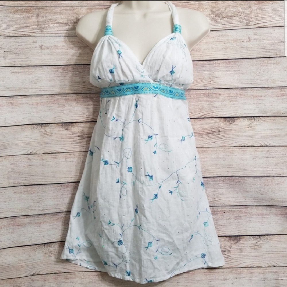 ⛱ White Floral Summer Dress